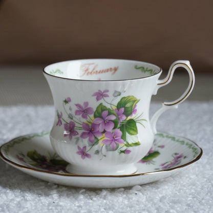 Tasse "Winter" en porcelaine anglaise du mois de Février Queen's