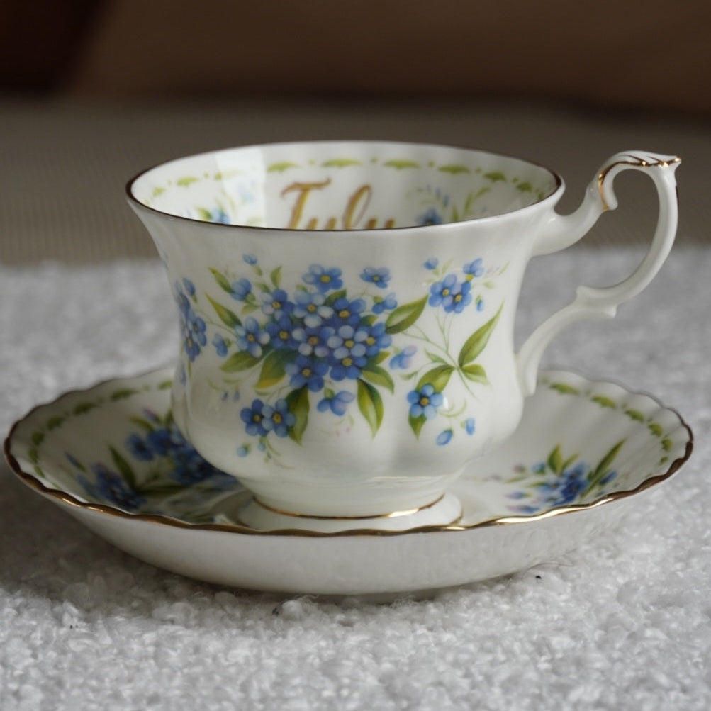 Tasse "Juillet" en porcelaine anglaise Royal Albert