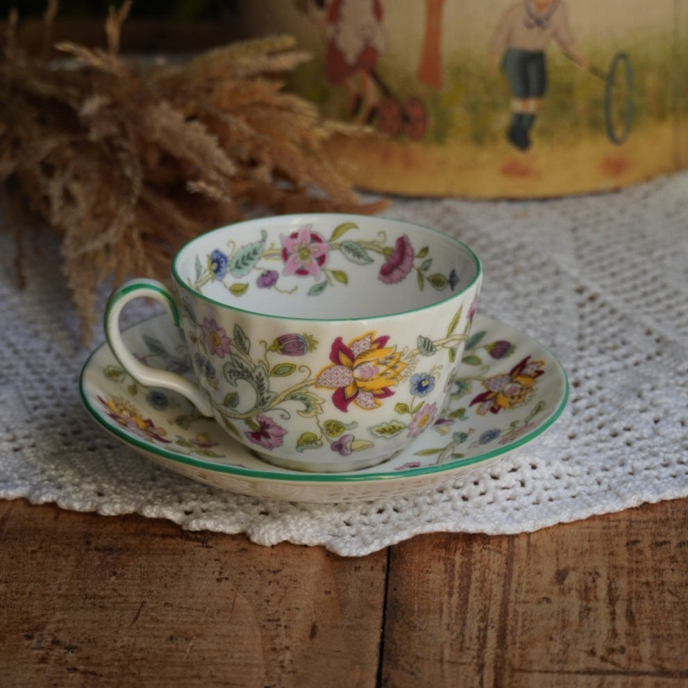 Tasse "Joyce" en porcelaine anglaise fleurie Minton modèle Haddon Hall