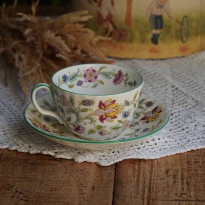 Tasse "Joyce" en porcelaine anglaise fleurie Minton modèle Haddon Hall