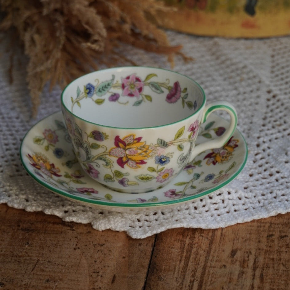Tasse "Joyce" en porcelaine anglaise fleurie Minton modèle Haddon Hall
