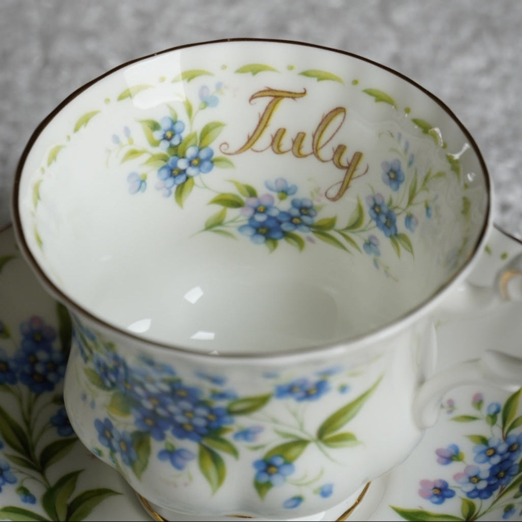 Tasse "Juillet" en porcelaine anglaise Royal Albert