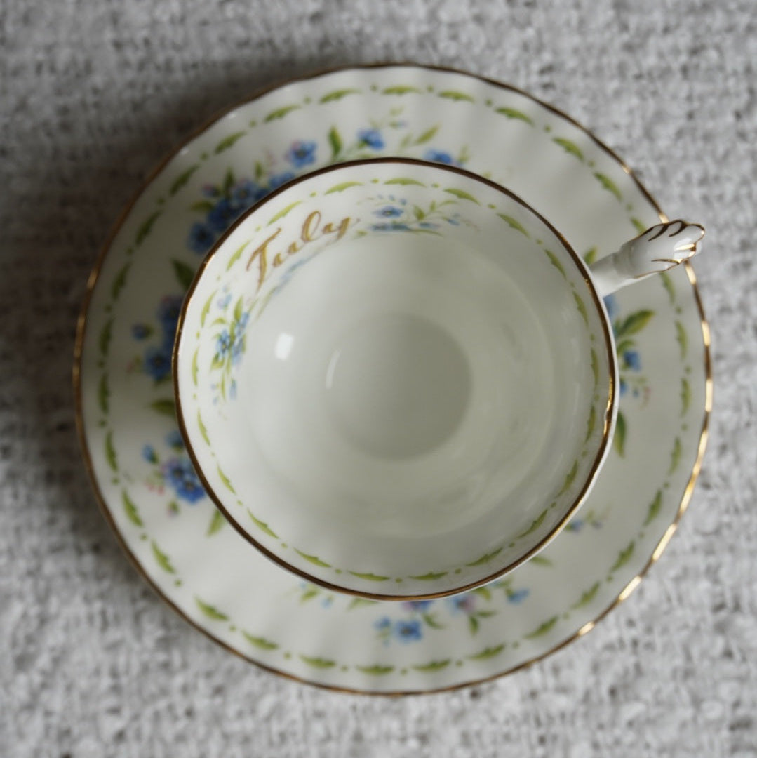 Tasse "Juillet" en porcelaine anglaise Royal Albert