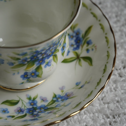Tasse "Juillet" en porcelaine anglaise Royal Albert