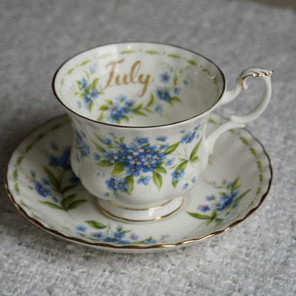 Tasse "Juillet" en porcelaine anglaise Royal Albert