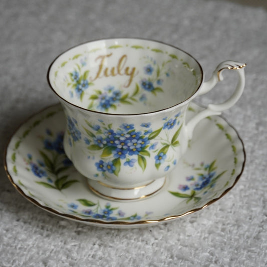 Tasse "Juillet" en porcelaine anglaise Royal Albert