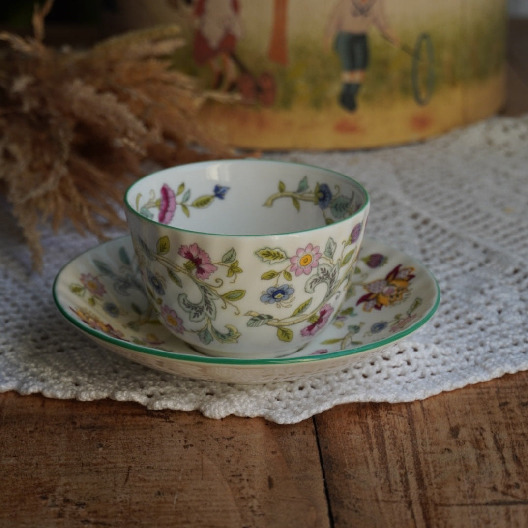 Tasse "Joyce" en porcelaine anglaise fleurie Minton modèle Haddon Hall