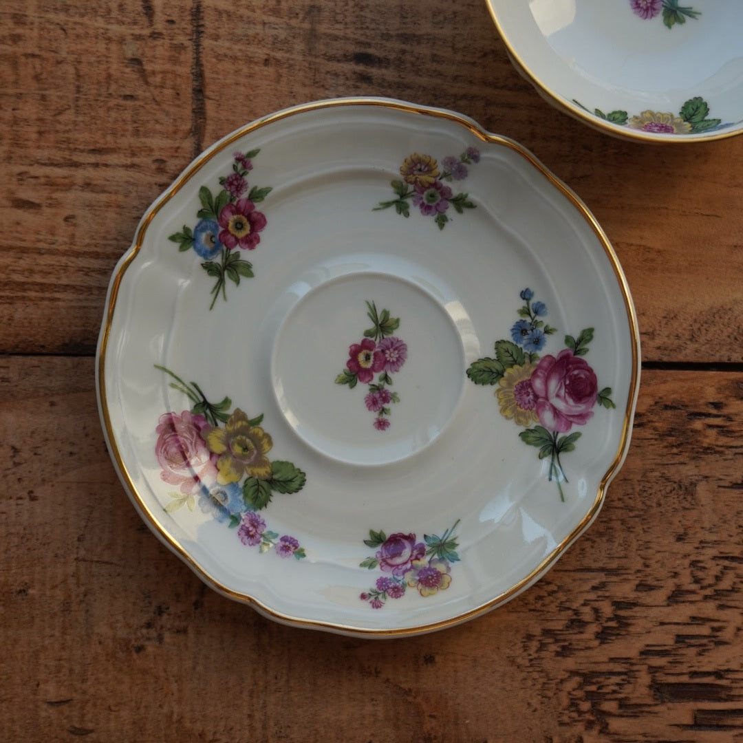 Grande tasse "Marceleine" en porcelaine de Limoges fleurie et dorée L. Bernardaud & Co