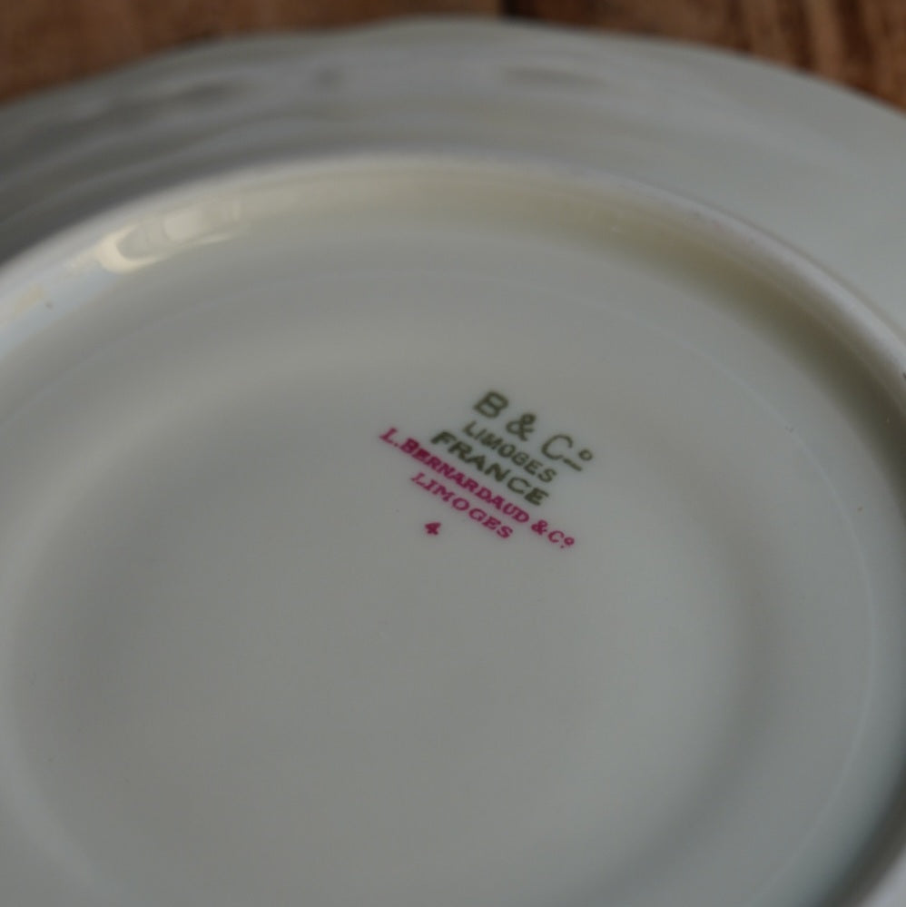 Grande tasse "Marceleine" en porcelaine de Limoges fleurie et dorée L. Bernardaud & Co