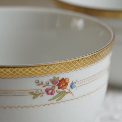 Paire de bols "Helmut" dorée et fleurie en porcelaine allemande Winterling bavaria