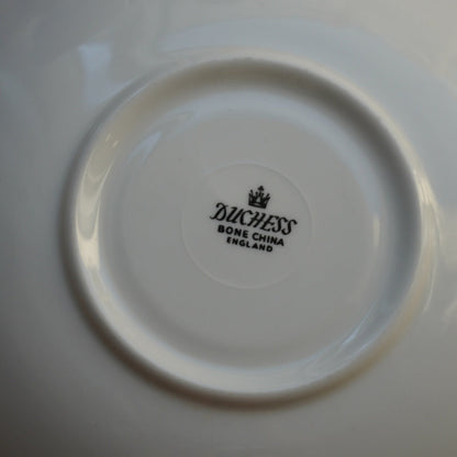 Tasse "Ellen" en porcelaine anglaise fleurie et dorée Duchess