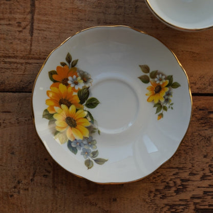 Tasse "Ellen" en porcelaine anglaise fleurie et dorée Duchess