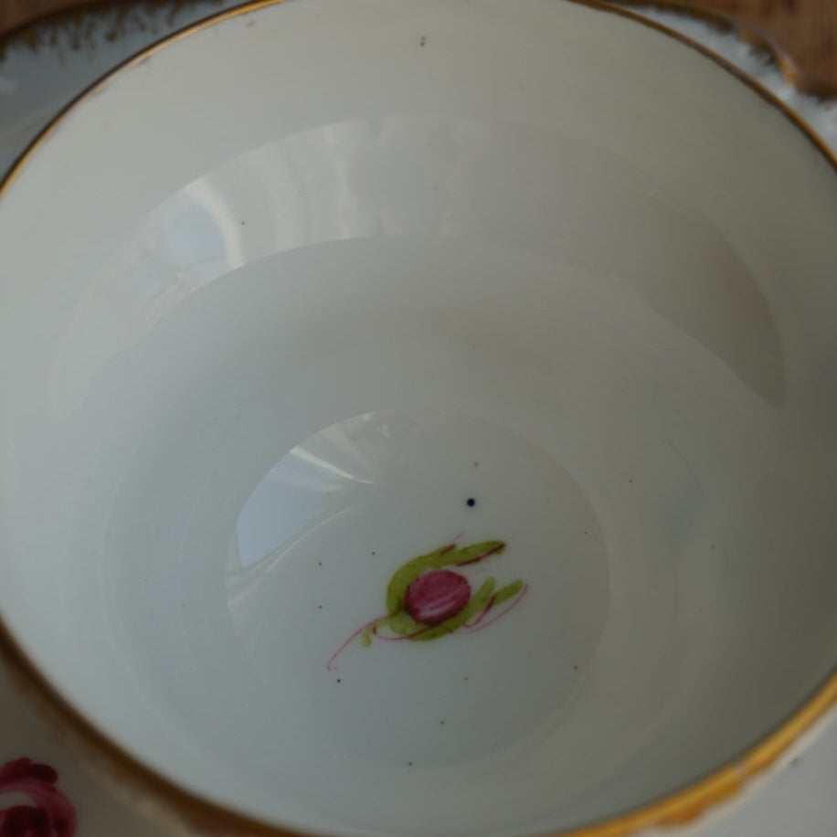 Tasse "Rosalinde" en porcelaine allemande fleurie et dorée peinte à la main Rosenthal modèle Pompadour