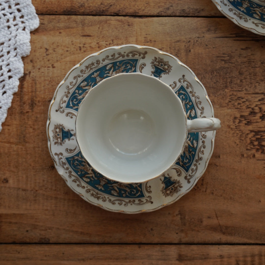 Tête-à-tête de tasses "Blue" en faïence anglaise torsadée avec couronne bleutée Myott modèle Rialto Blue