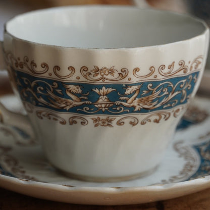 Tête-à-tête de tasses "Blue" en faïence anglaise torsadée avec couronne bleutée Myott modèle Rialto Blue