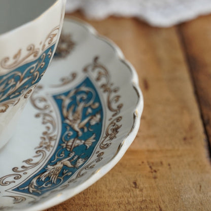 Tête-à-tête de tasses "Blue" en faïence anglaise torsadée avec couronne bleutée Myott modèle Rialto Blue