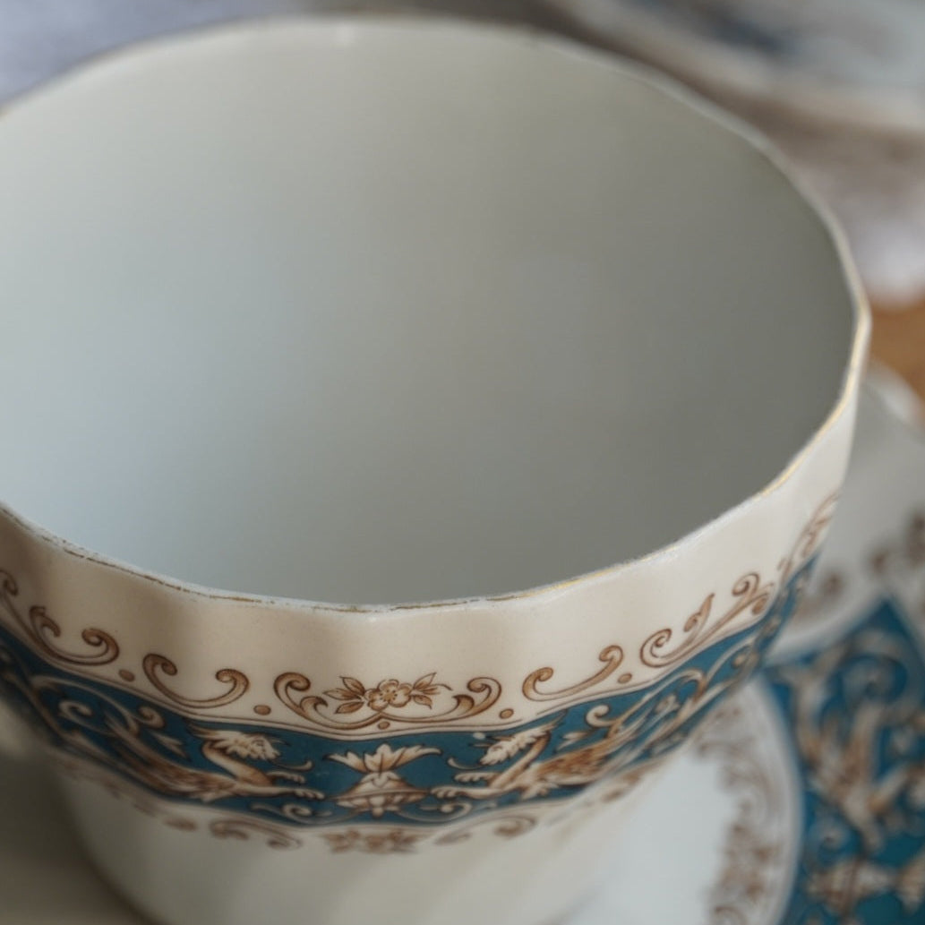 Tête-à-tête de tasses "Blue" en faïence anglaise torsadée avec couronne bleutée Myott modèle Rialto Blue