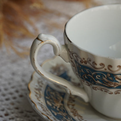 Tête-à-tête de tasses "Blue" en faïence anglaise torsadée avec couronne bleutée Myott modèle Rialto Blue