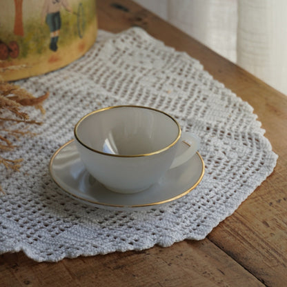 Tasse "Rainbow" Arlequin en verre opalin bleu/violet clair pastel et doré Arcopal