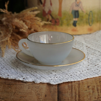 Tasse "Rainbow" Arlequin en verre opalin bleu/violet clair pastel et doré Arcopal