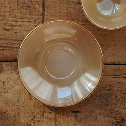 Tasse "Rainbow" Arlequin en verre opalin orange clair pastel et doré Arcopal