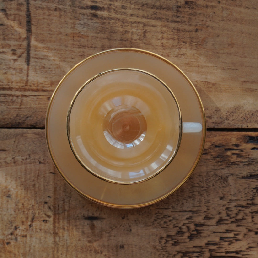 Tasse "Rainbow" Arlequin en verre opalin orange pastel et doré Arcopal