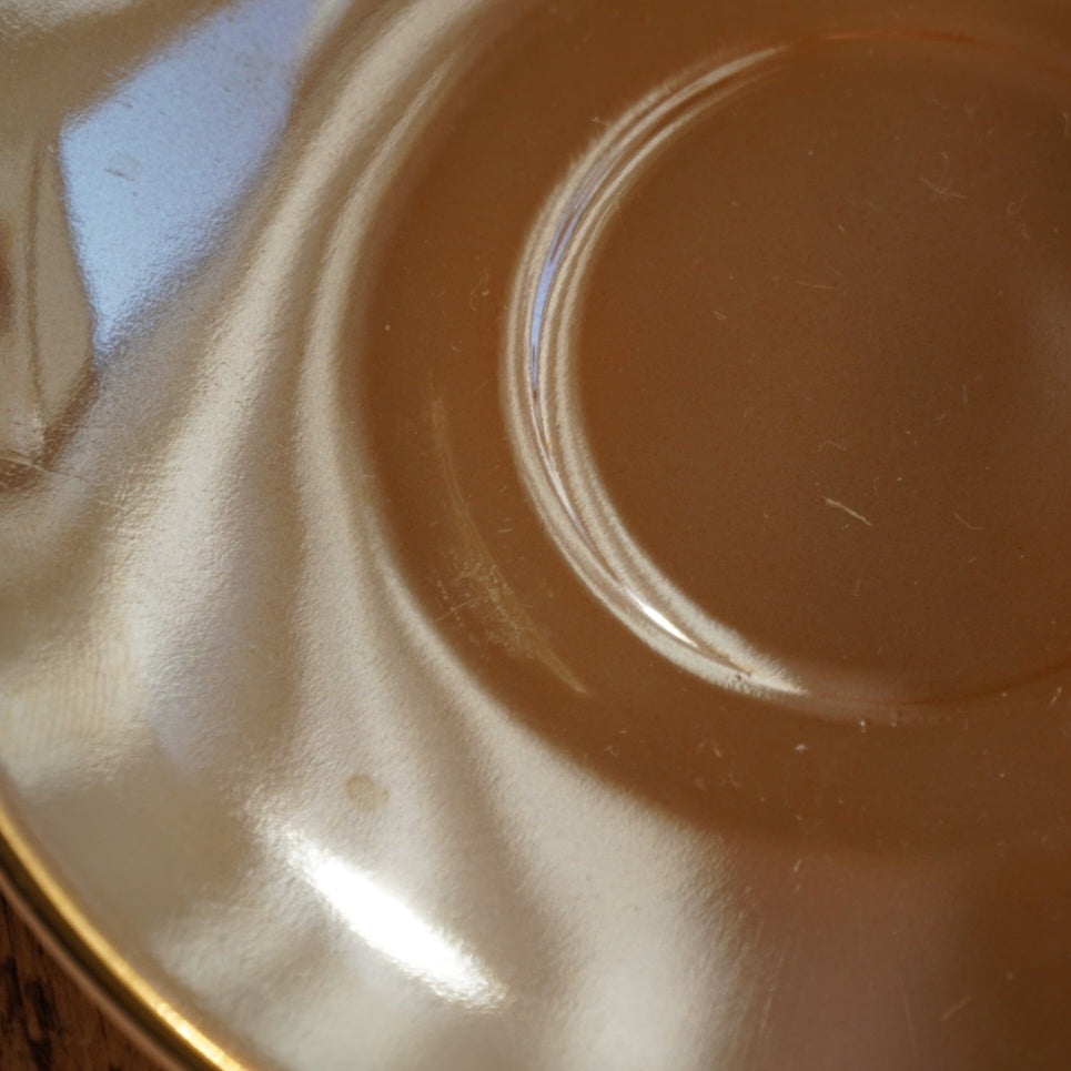 Tasse "Rainbow" Arlequin en verre opalin orange pastel et doré Arcopal