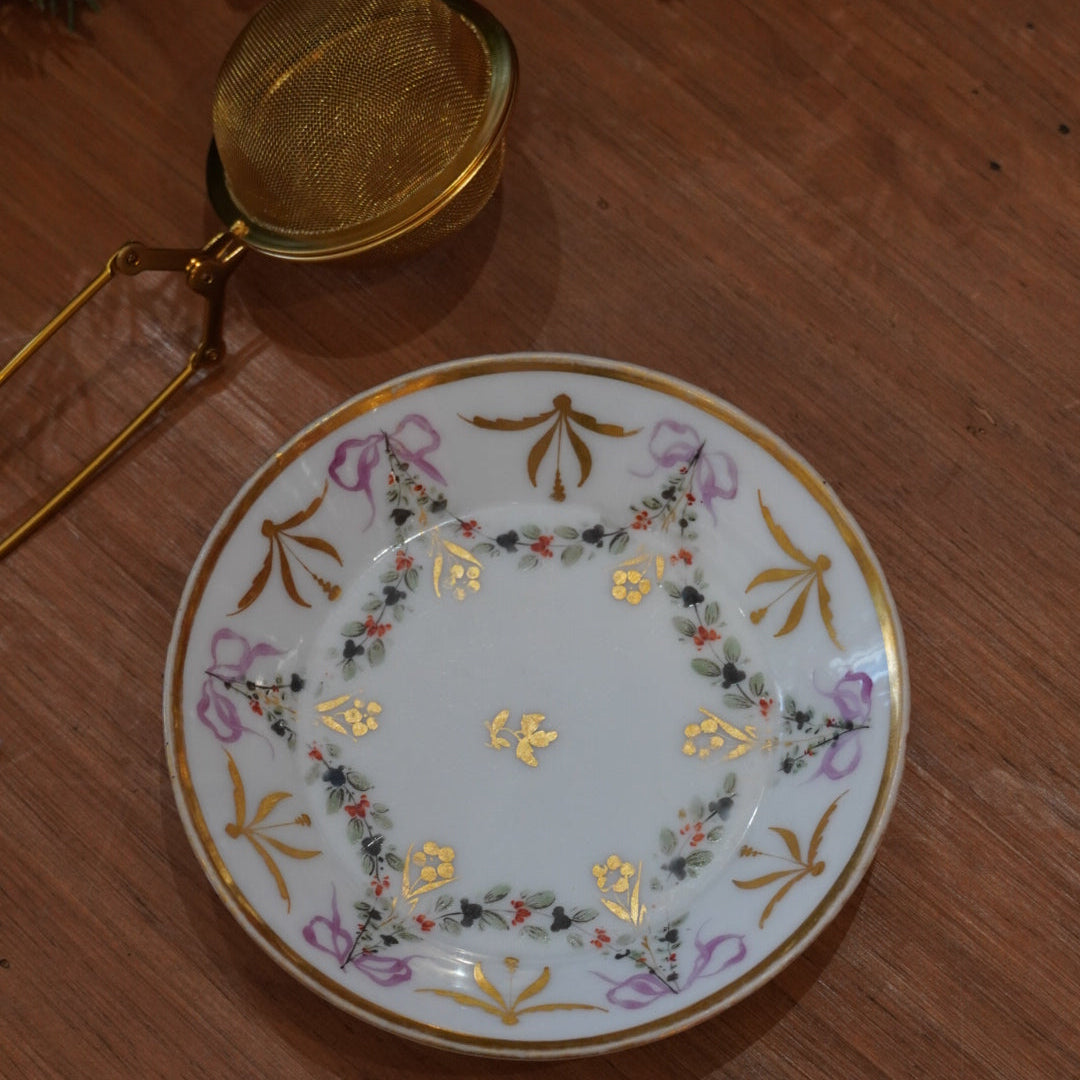 Case n°2 | Coupelle / repose sachet en porcelaine & pince à thé boule dorée