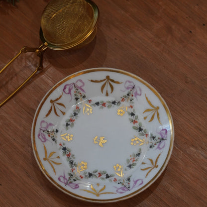 Case n°2 | Coupelle / repose sachet en porcelaine & pince à thé boule dorée