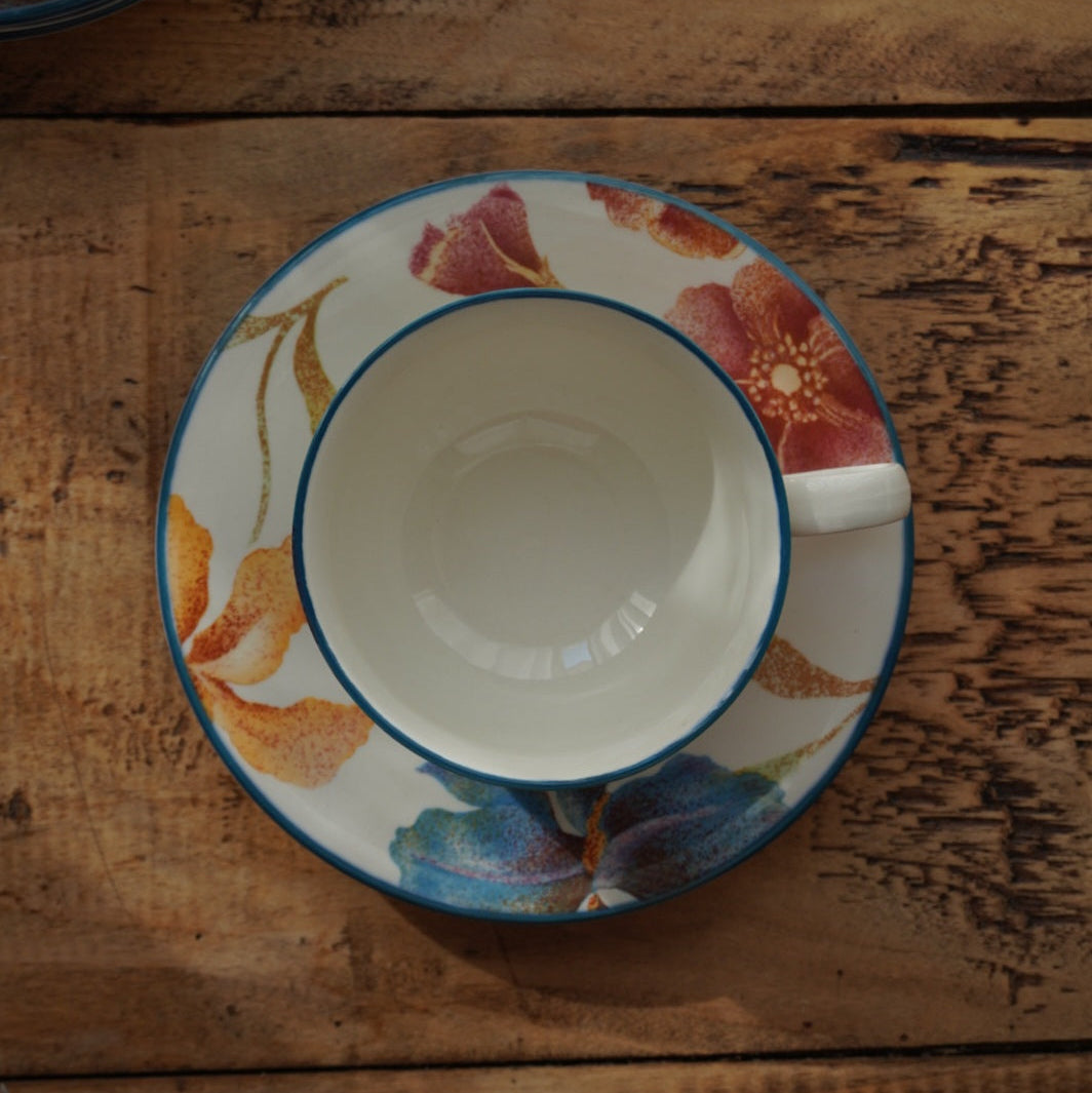 Service à thé "Phoebe" en porcelaine anglaise aux fleurs orangées et aux bordures bleutées Barratt's
