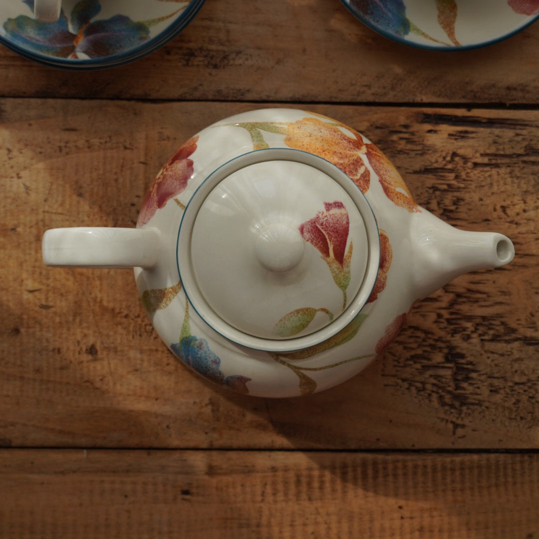 Service à thé "Phoebe" en porcelaine anglaise aux fleurs orangées et aux bordures bleutées Barratt's