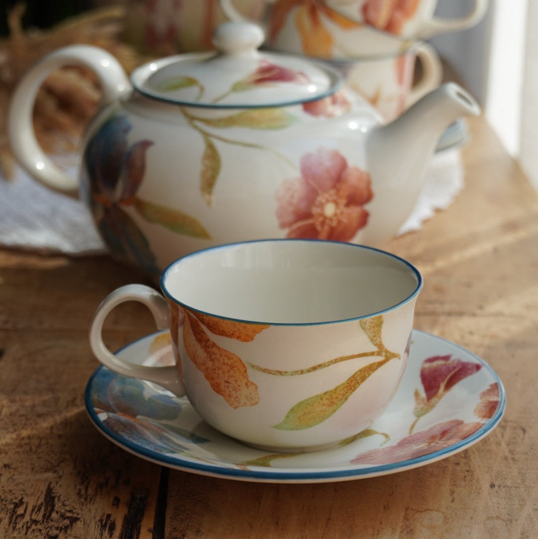 Service à thé "Phoebe" en porcelaine anglaise aux fleurs orangées et aux bordures bleutées Barratt's