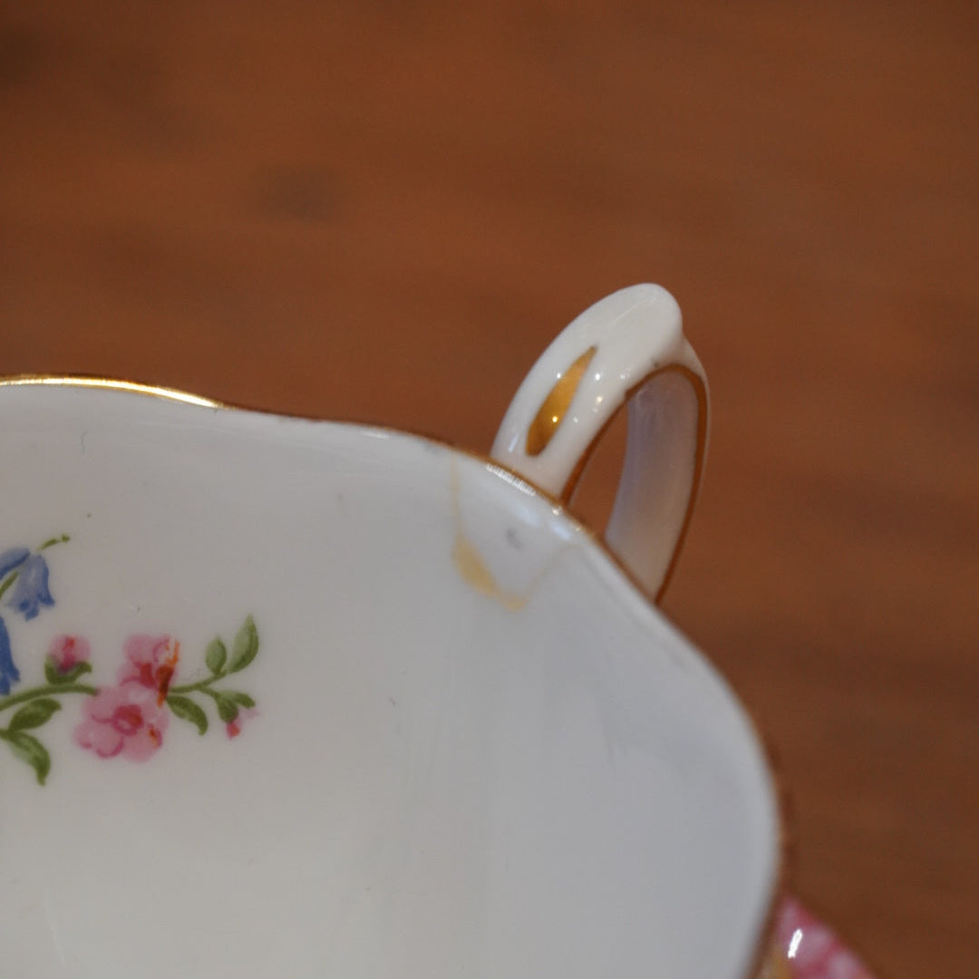 Case n°5 | Tête à tête de tasses en porcelaine anglaise "Lady Carlyle" Royal Albert & boîte de thé vert "Parlez moi d'amour" 125g Betjeman & Barton