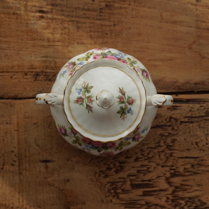 Sucrier "Rosie" en porcelaine anglaise fleurie et dorée Royal Albert modèle Moss Rose