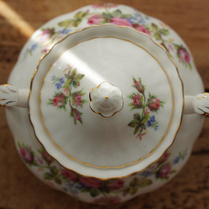 Sucrier "Rosie" en porcelaine anglaise fleurie et dorée Royal Albert modèle Moss Rose