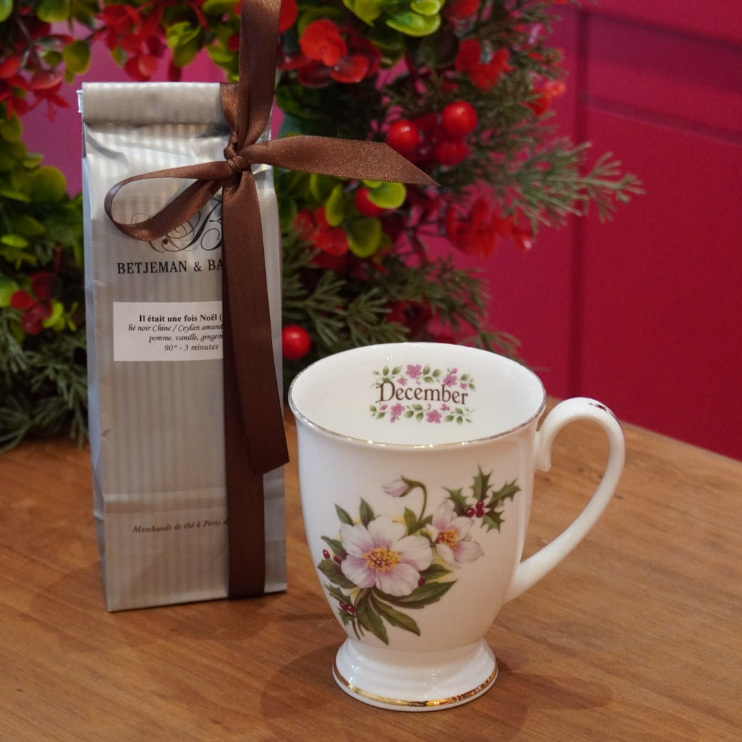 Case n°7 | Mug "Décembre" en porcelaine anglaise Royal Garden & sachet de thé noir 100g "Il était une fois Noël" Betjeman & Barton