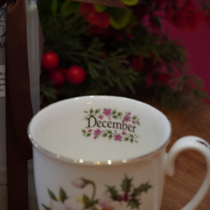 Case n°7 | Mug "Décembre" en porcelaine anglaise Royal Garden & sachet de thé noir 100g "Il était une fois Noël" Betjeman & Barton
