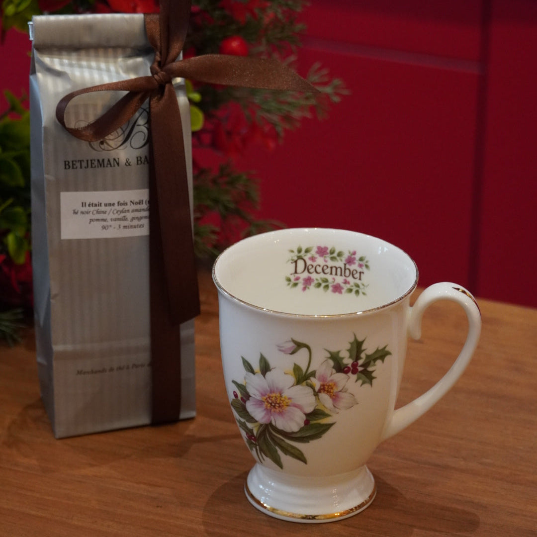 Case n°7 | Mug "Décembre" en porcelaine anglaise Royal Garden & sachet de thé noir 100g "Il était une fois Noël" Betjeman & Barton