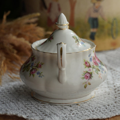 Sucrier "Rosie" en porcelaine anglaise fleurie et dorée Royal Albert modèle Moss Rose