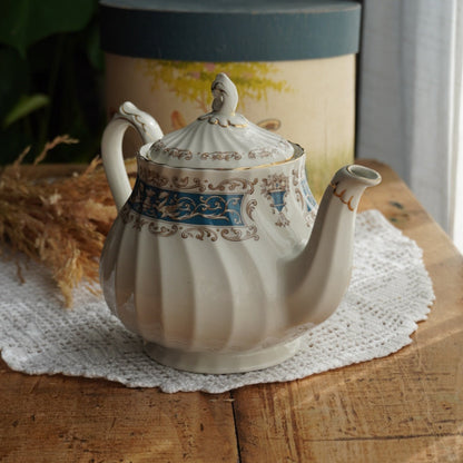 Théière "Blue" en faïence anglaise torsadée avec couronne bleutée Myott modèle Rialto Blue