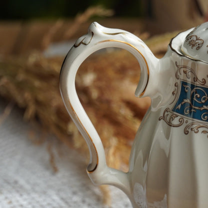 Théière "Blue" en faïence anglaise torsadée avec couronne bleutée Myott modèle Rialto Blue