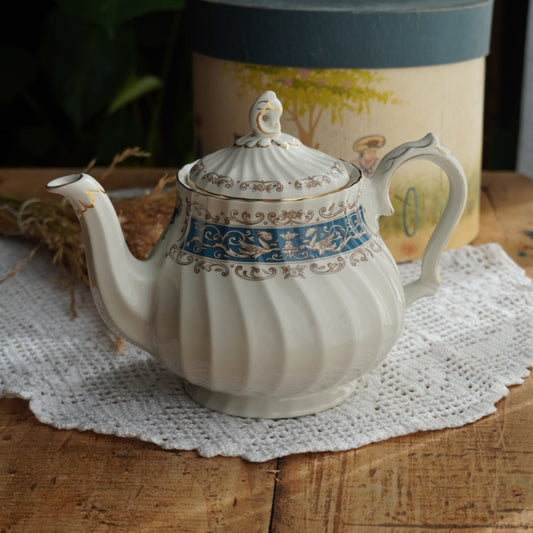 Théière "Blue" en faïence anglaise torsadée avec couronne bleutée Myott modèle Rialto Blue