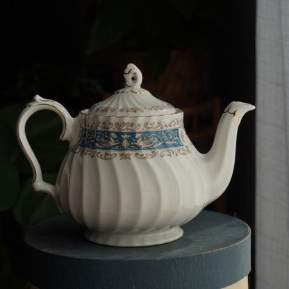 Théière "Blue" en faïence anglaise torsadée avec couronne bleutée Myott modèle Rialto Blue