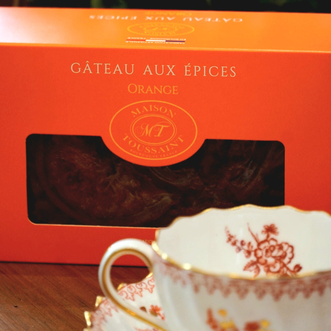 Case n°9 | Tasse à deux anses en porcelaine Burley & Co de Chicago Illinois (rare) & gâteau aux épices à l'orange confite Maison Toussaint