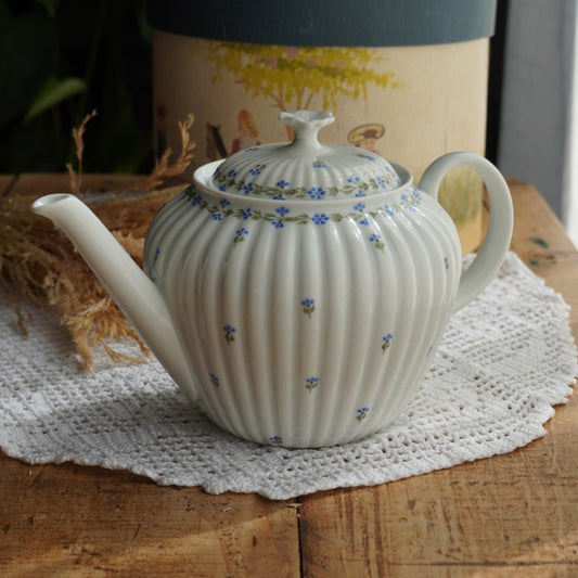 Théière "Andrée" en porcelaine de Limoges fleurie et cannelée GDA Saint-Germain