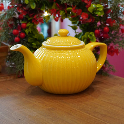 Case n°12 | Tasse fleurie en porcelaine anglaise Duchess & théière jaune en céramique Greengate 1L