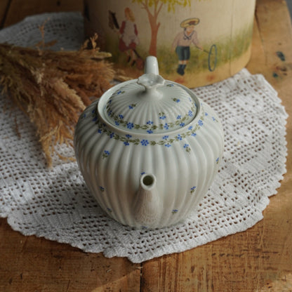 Théière "Andrée" en porcelaine de Limoges fleurie et cannelée GDA Saint-Germain