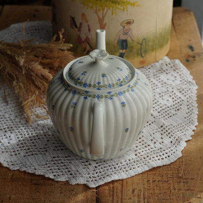 Théière "Andrée" en porcelaine de Limoges fleurie et cannelée GDA Saint-Germain