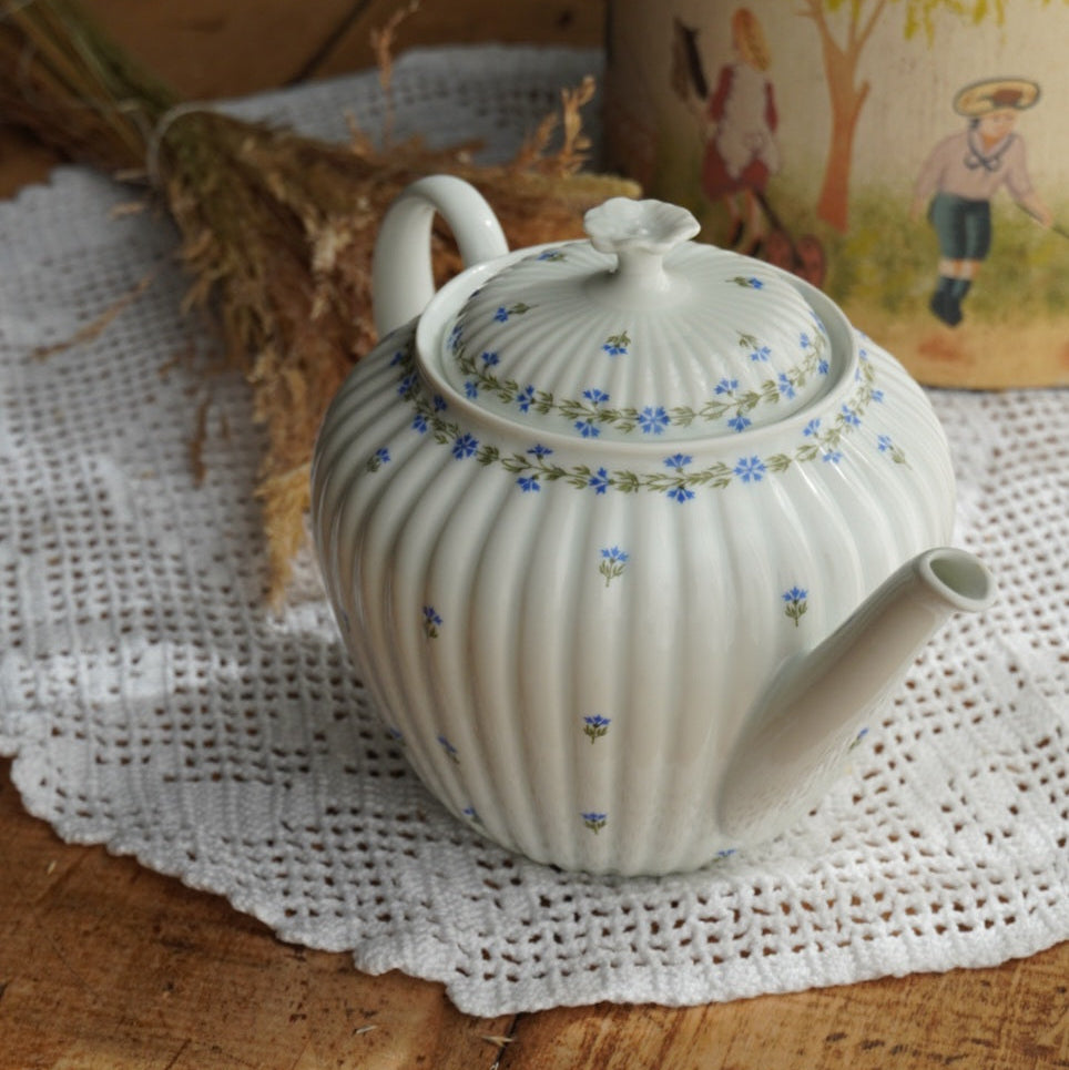 Théière "Andrée" en porcelaine de Limoges fleurie et cannelée GDA Saint-Germain