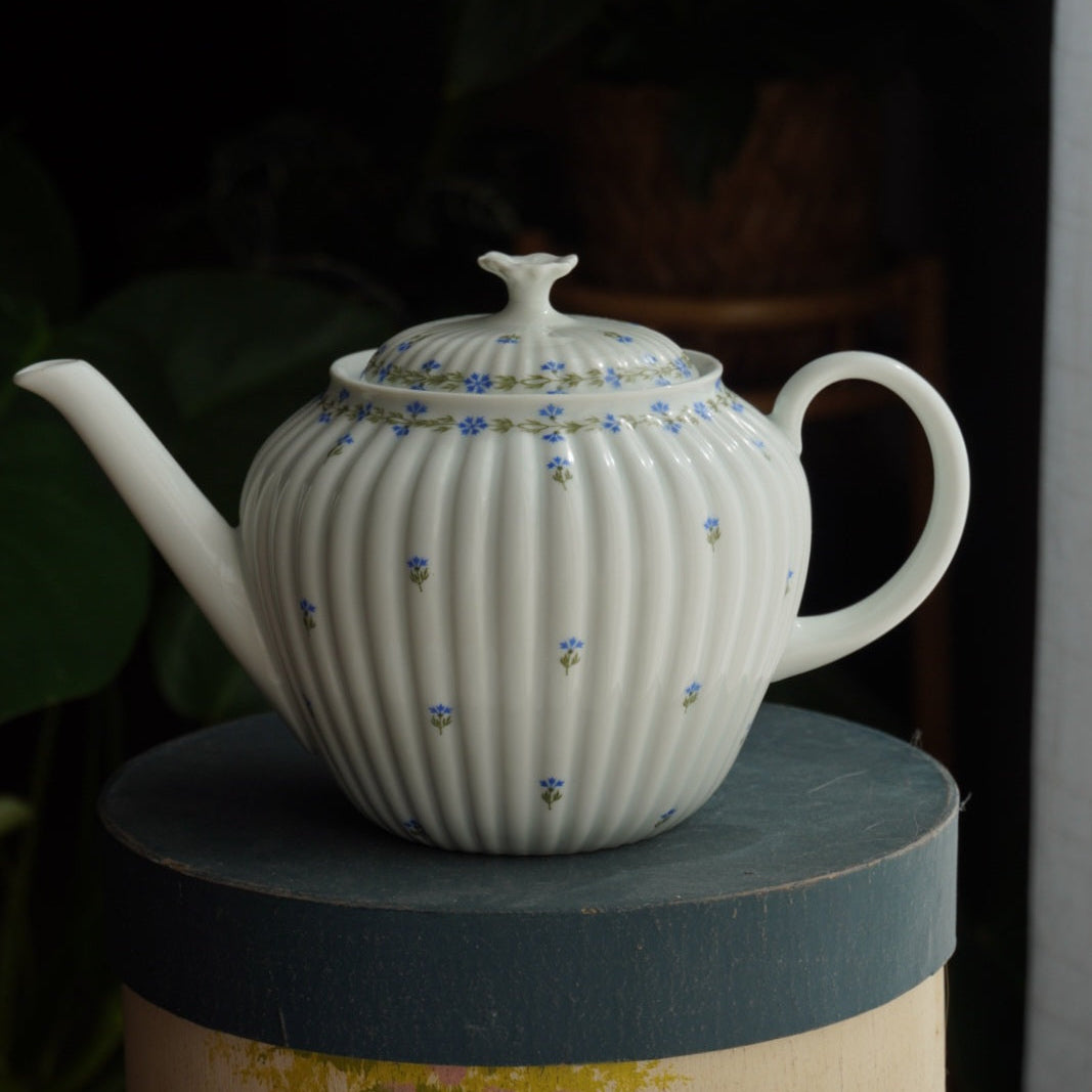 Théière "Andrée" en porcelaine de Limoges fleurie et cannelée GDA Saint-Germain